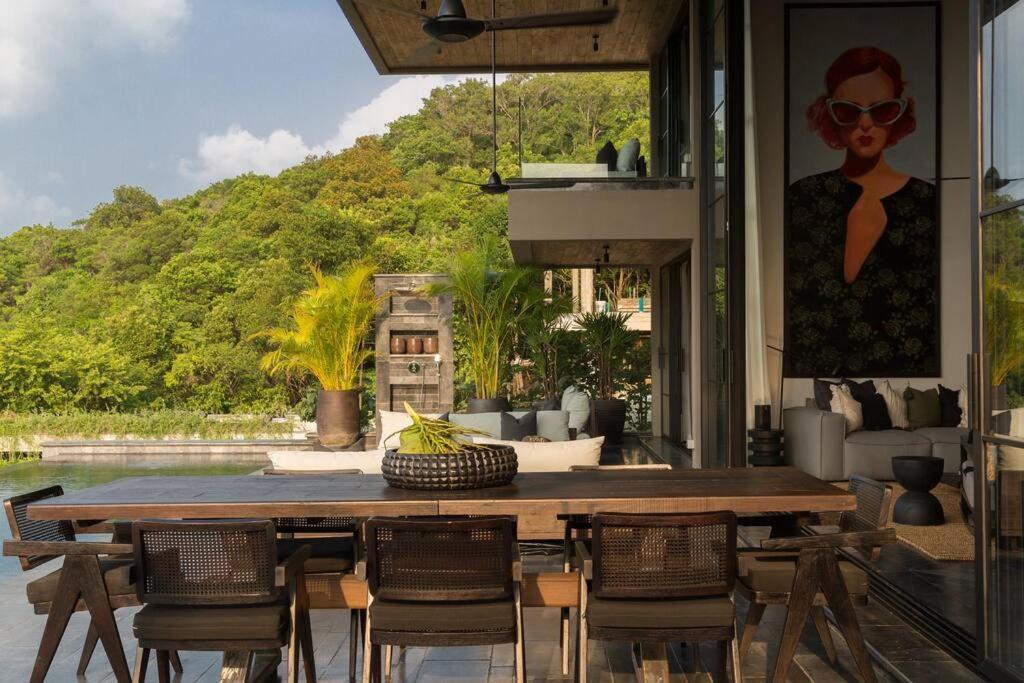 Saru Sea View Luxury Villa *