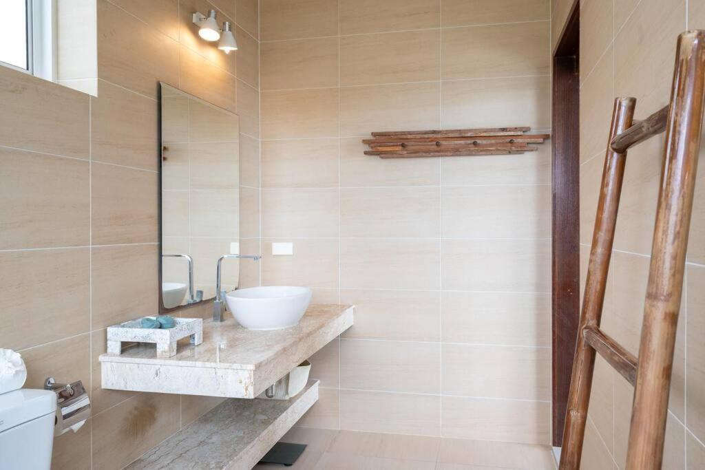 3 Bedroom Close To Fisherman's Village Kbr18 *