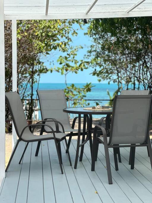 Holiday home Brand New Beachfront Tiny Oniro