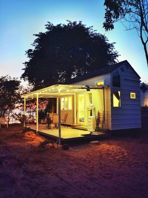 Holiday home Brand New Beachfront Tiny Oniro