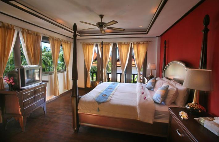 Paradise Island Estate 4*