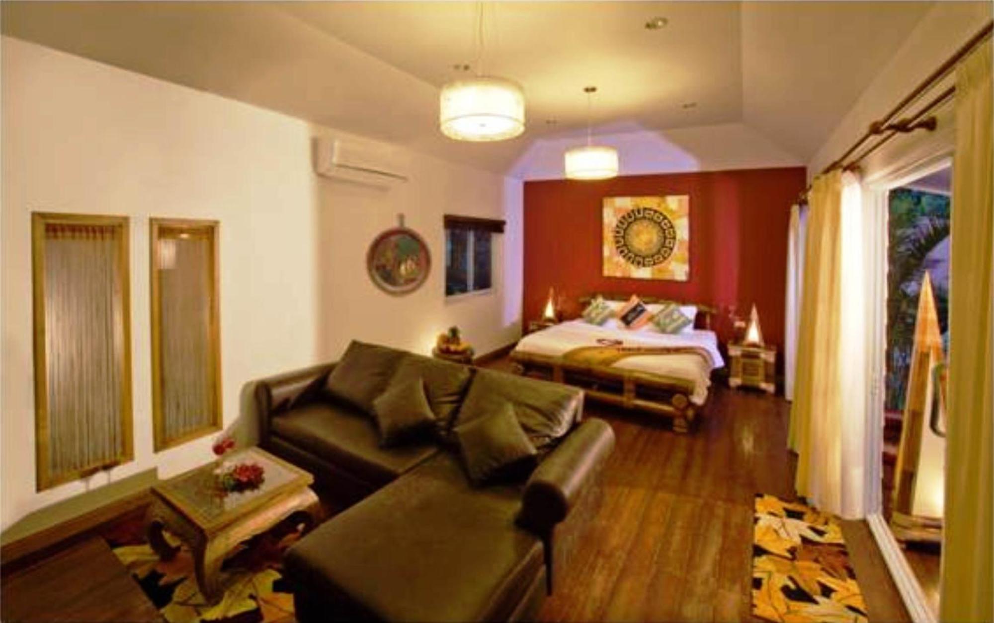 Paradise Island Estate 4*