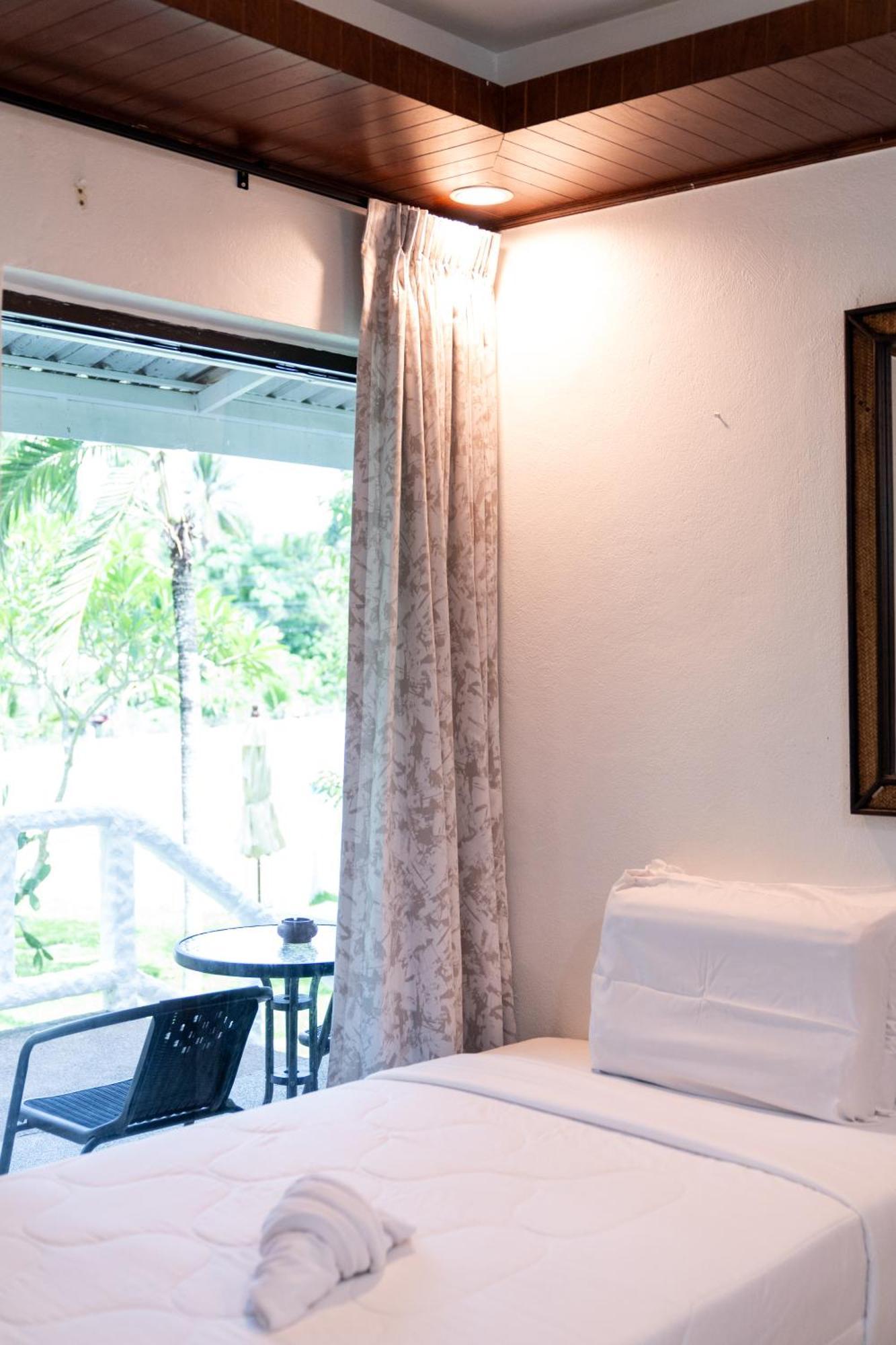 Koh Samui & Restaurant 2* Taling Ngam Beach