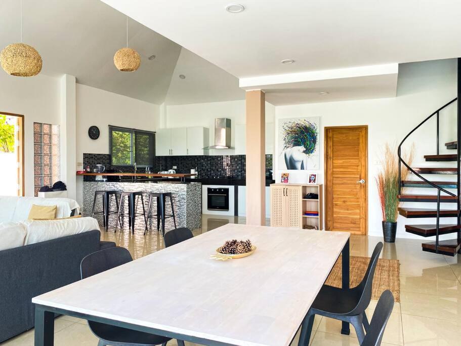 Palmira - Quiet With Sea View Villa *