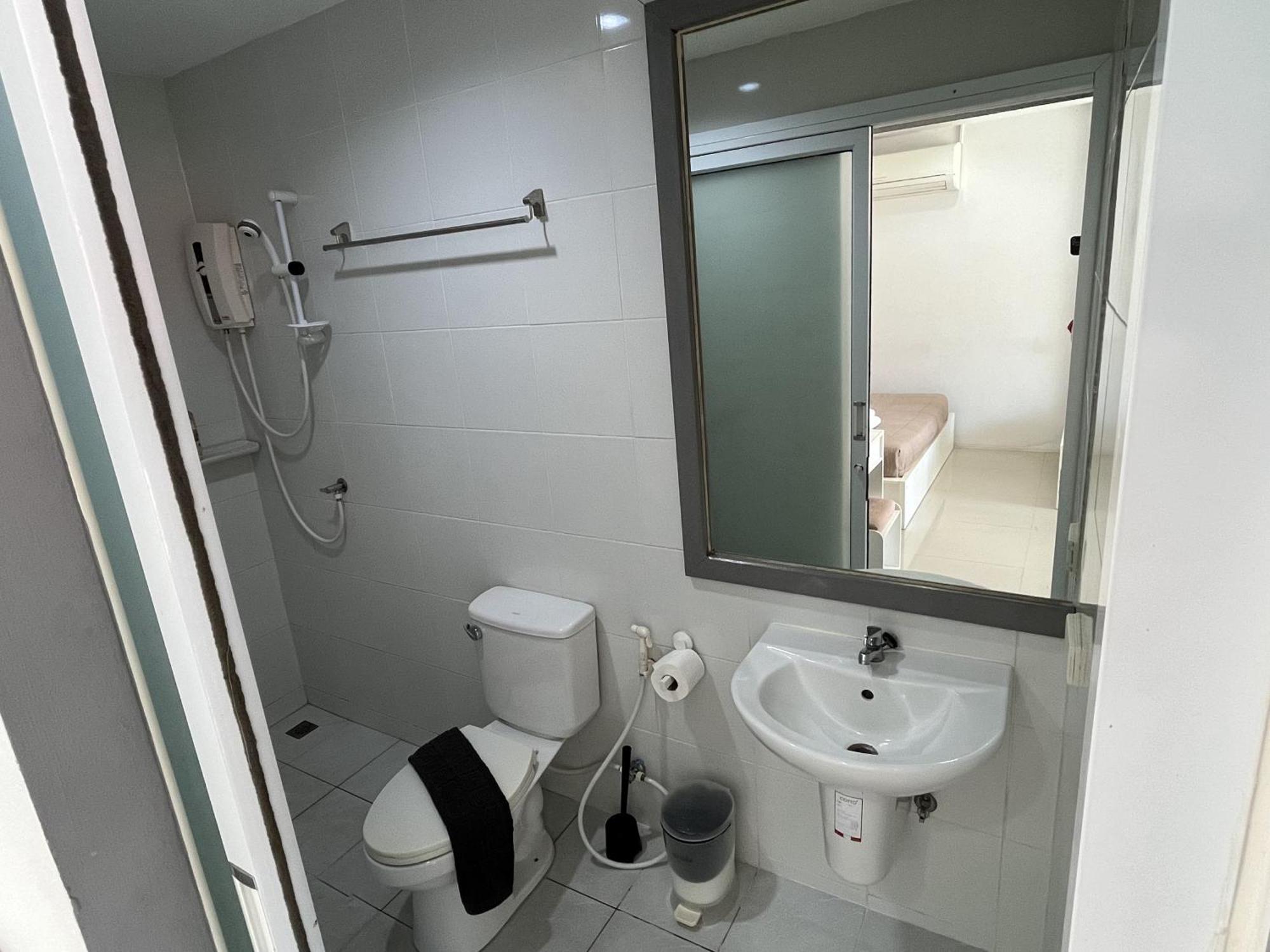 Apartment Bann Kanchana Strand Bang Rak