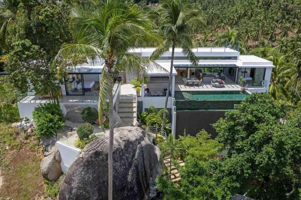 Villa Luxurious Retreat