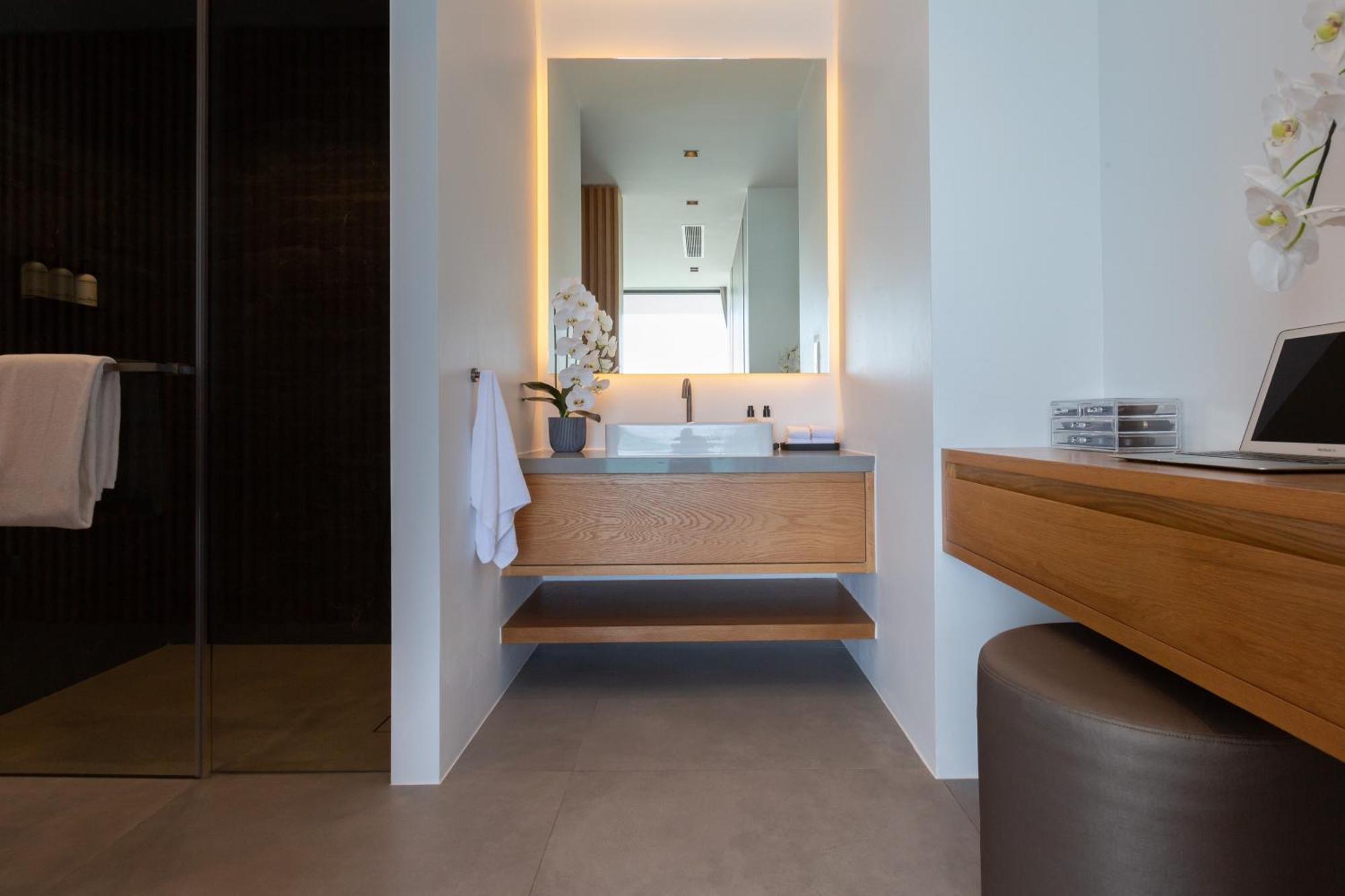 Amylia, Full Service With World-class Seaview Villa