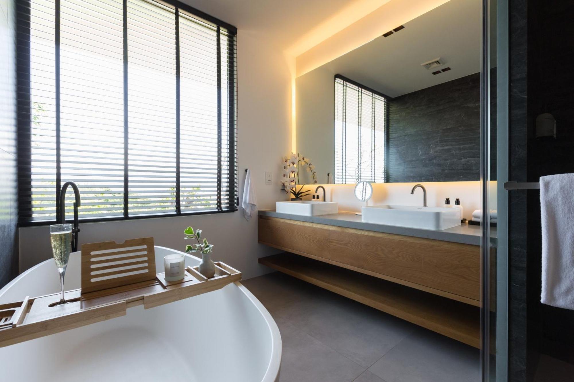 Amylia, Full Service With World-class Seaview Villa *