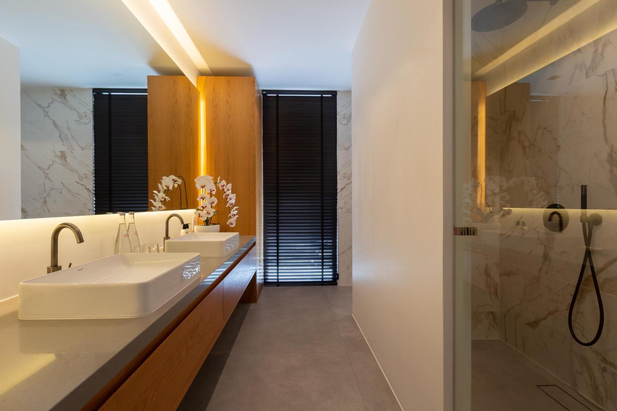 Amylia, Full Service With World-class Seaview