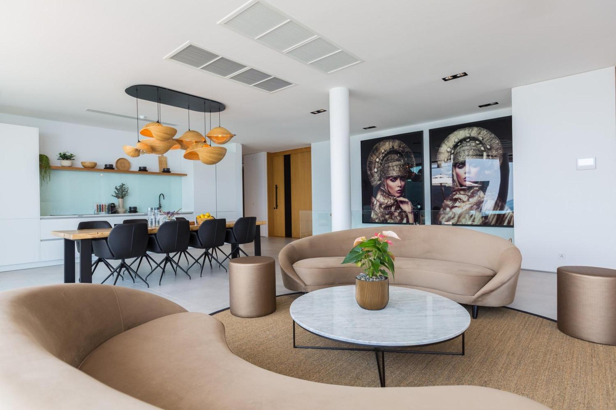 Amylia, Full Service With World-class Seaview *