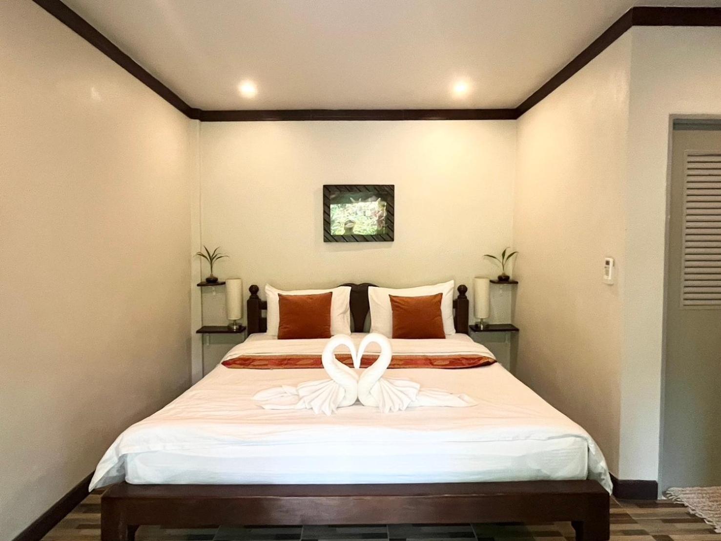 Bang Po Hut Resort 3*