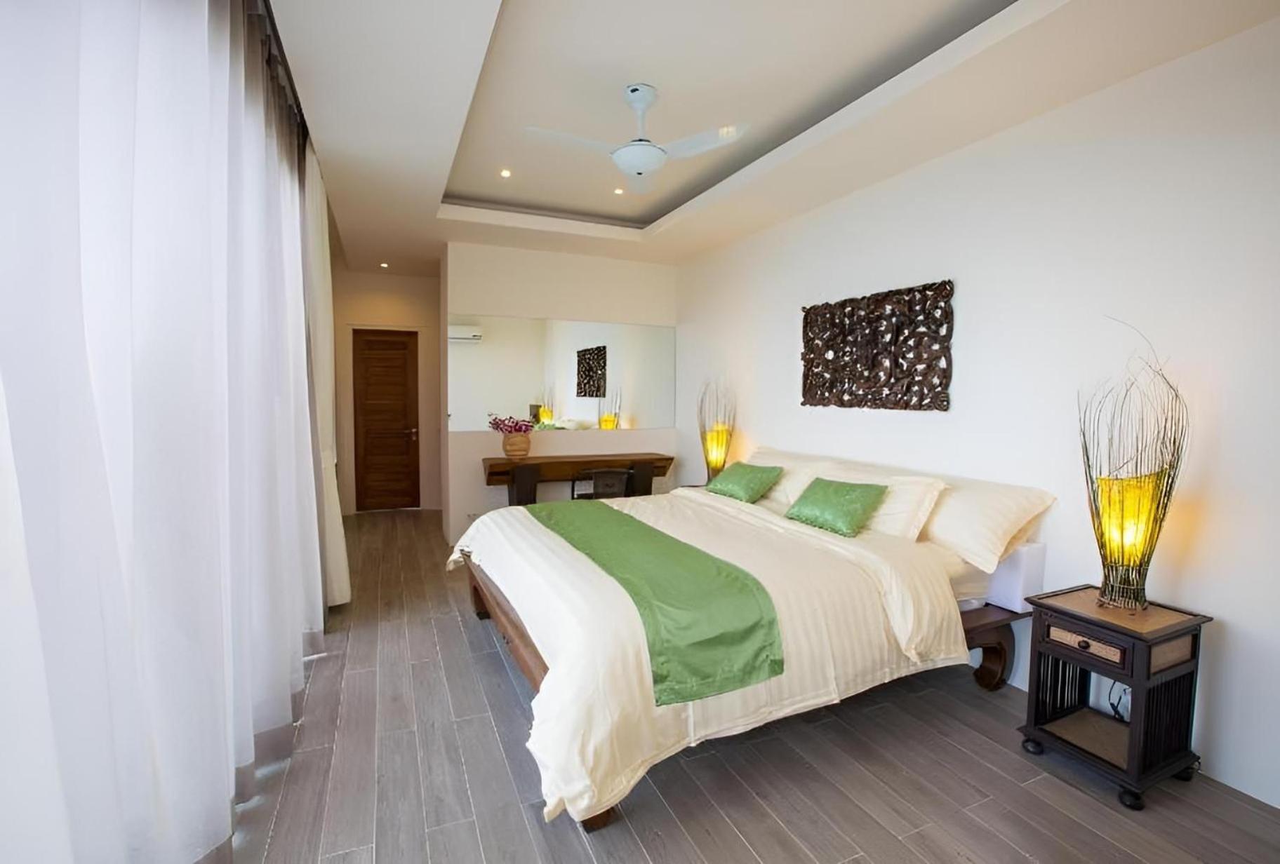 Lora 3br Golden Sunset View Villa *