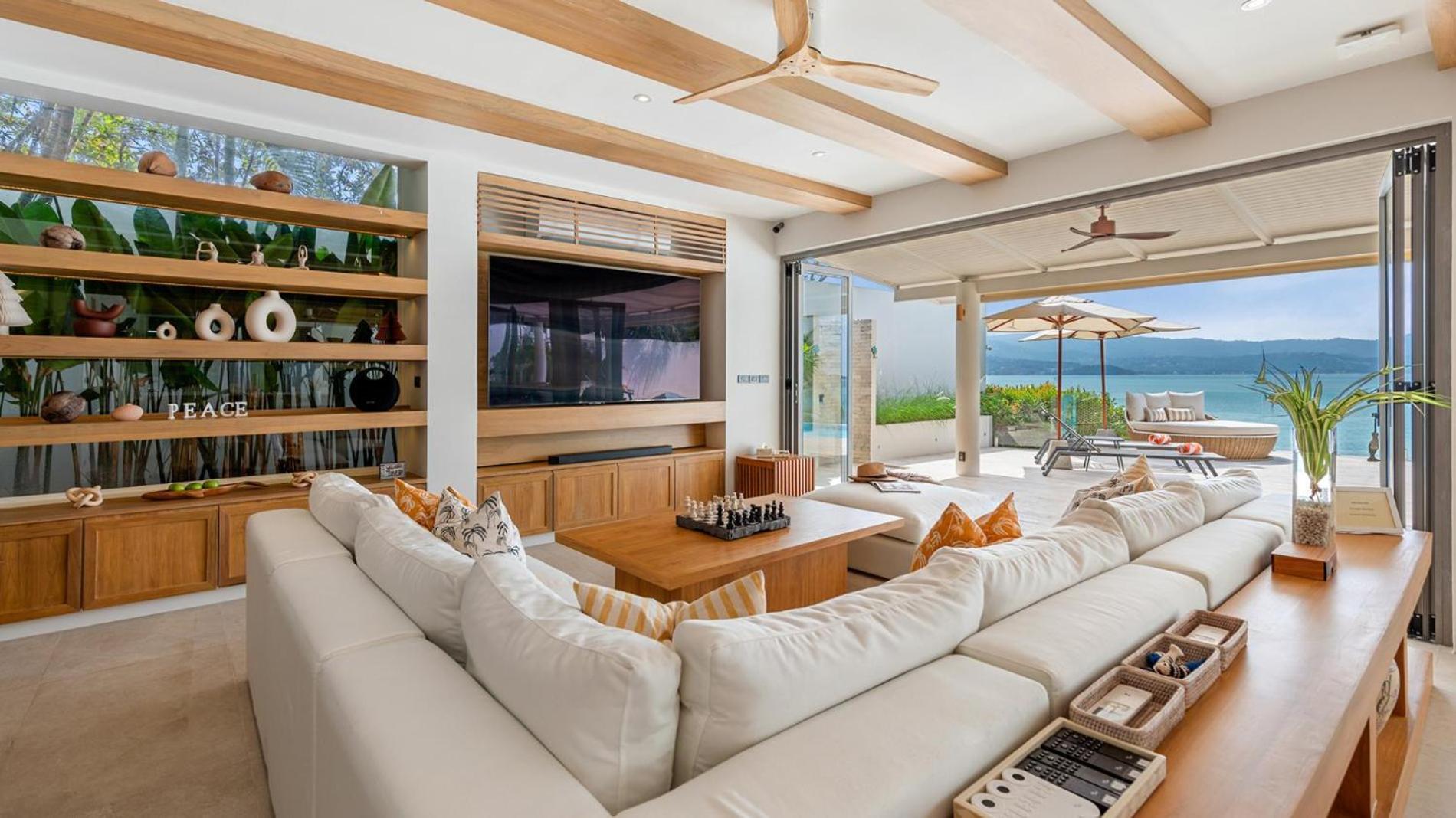 Enchanting Peace Oceanfront Five Bedrooms Kids Bunk Villa Amphoe Koksamui