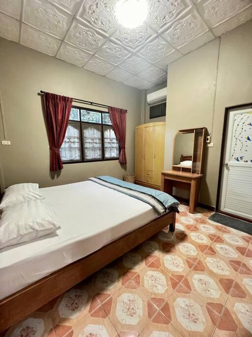 Holiday home Local Garden 2br 2bath Wifi *