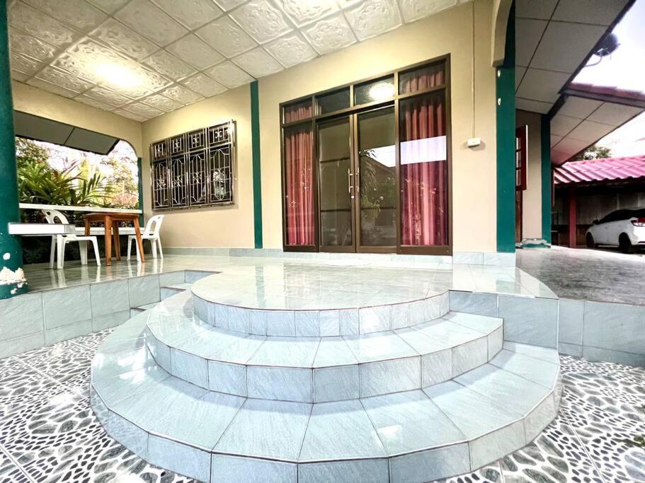 Local Garden 2br 2bath Wifi