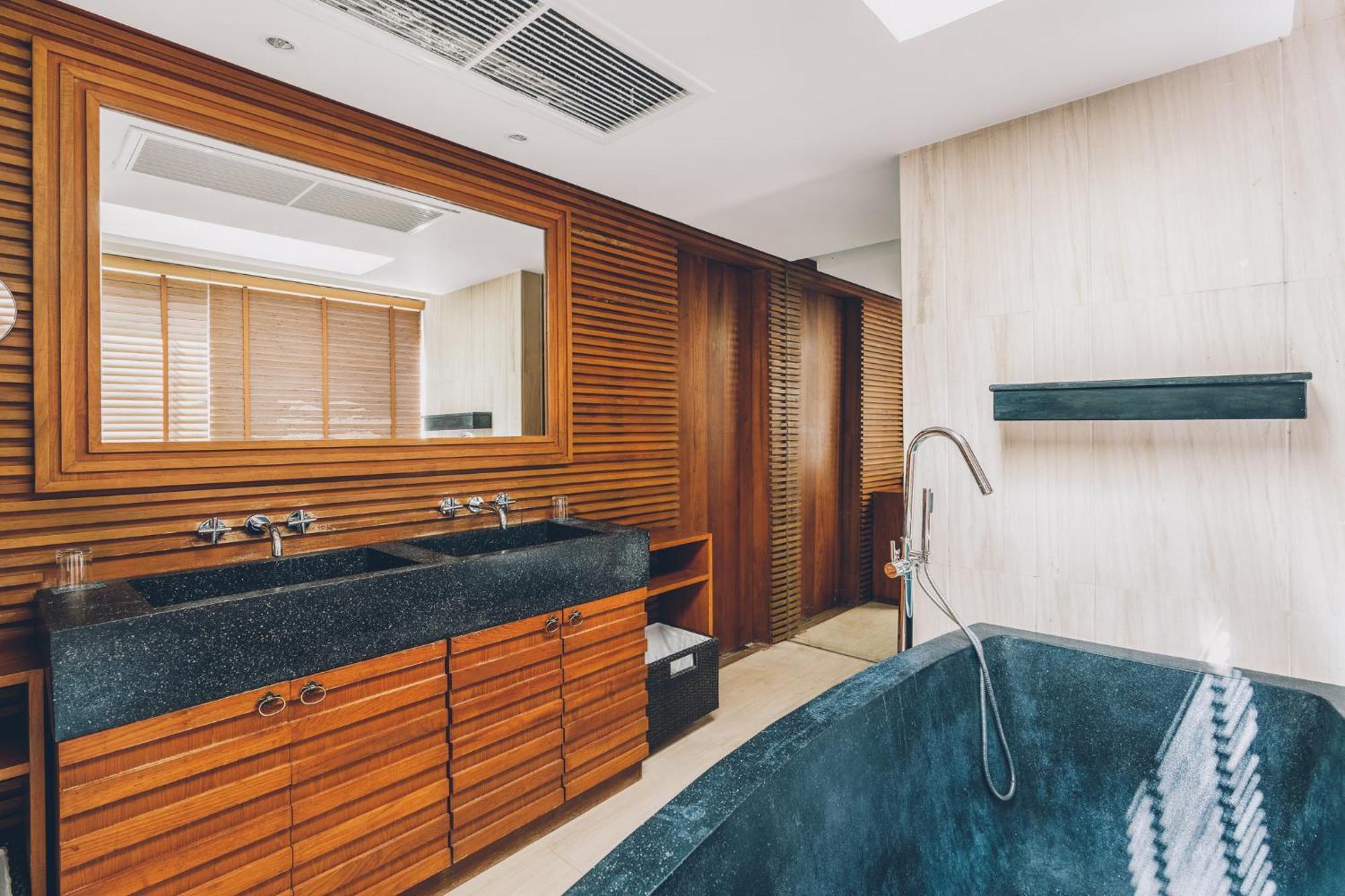 Allure Resort *