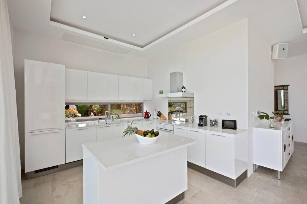 Luxury Pool 3 Bedrooms Near Wat Plailaem Villa