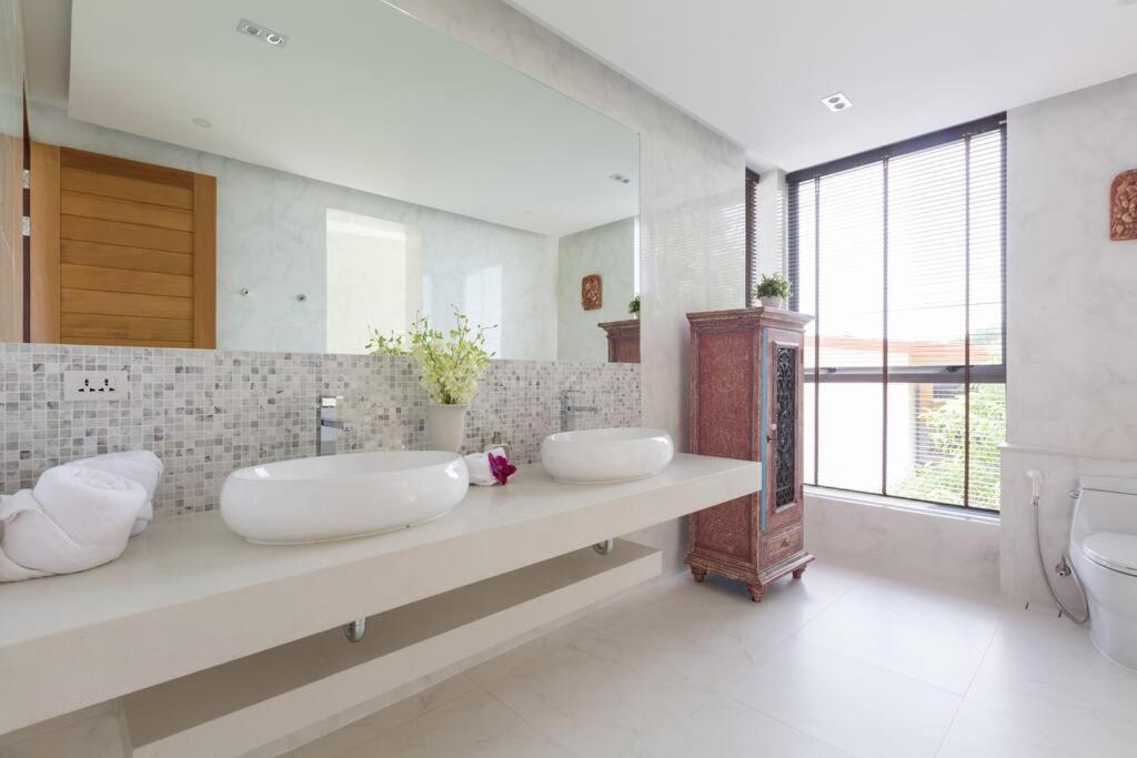 Luxury Pool 3 Bedrooms Near Wat Plailaem Villa *