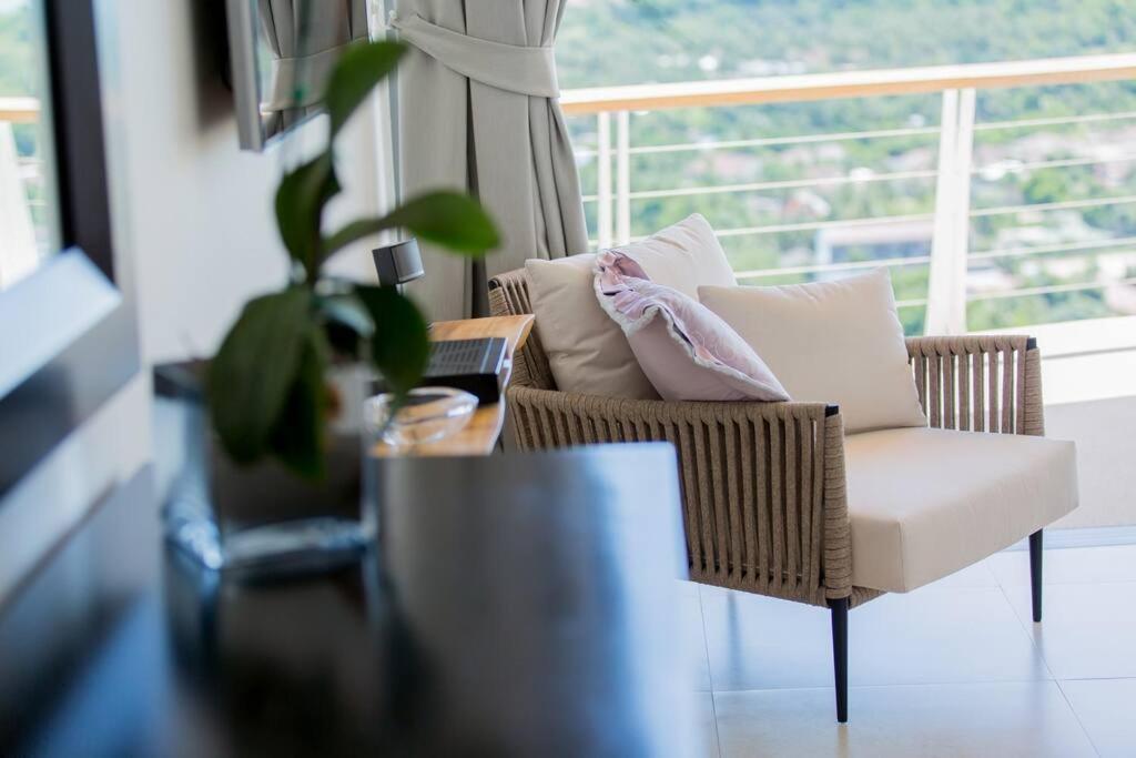Luxury Pool 3 Bedrooms Near Wat Plailaem Villa *