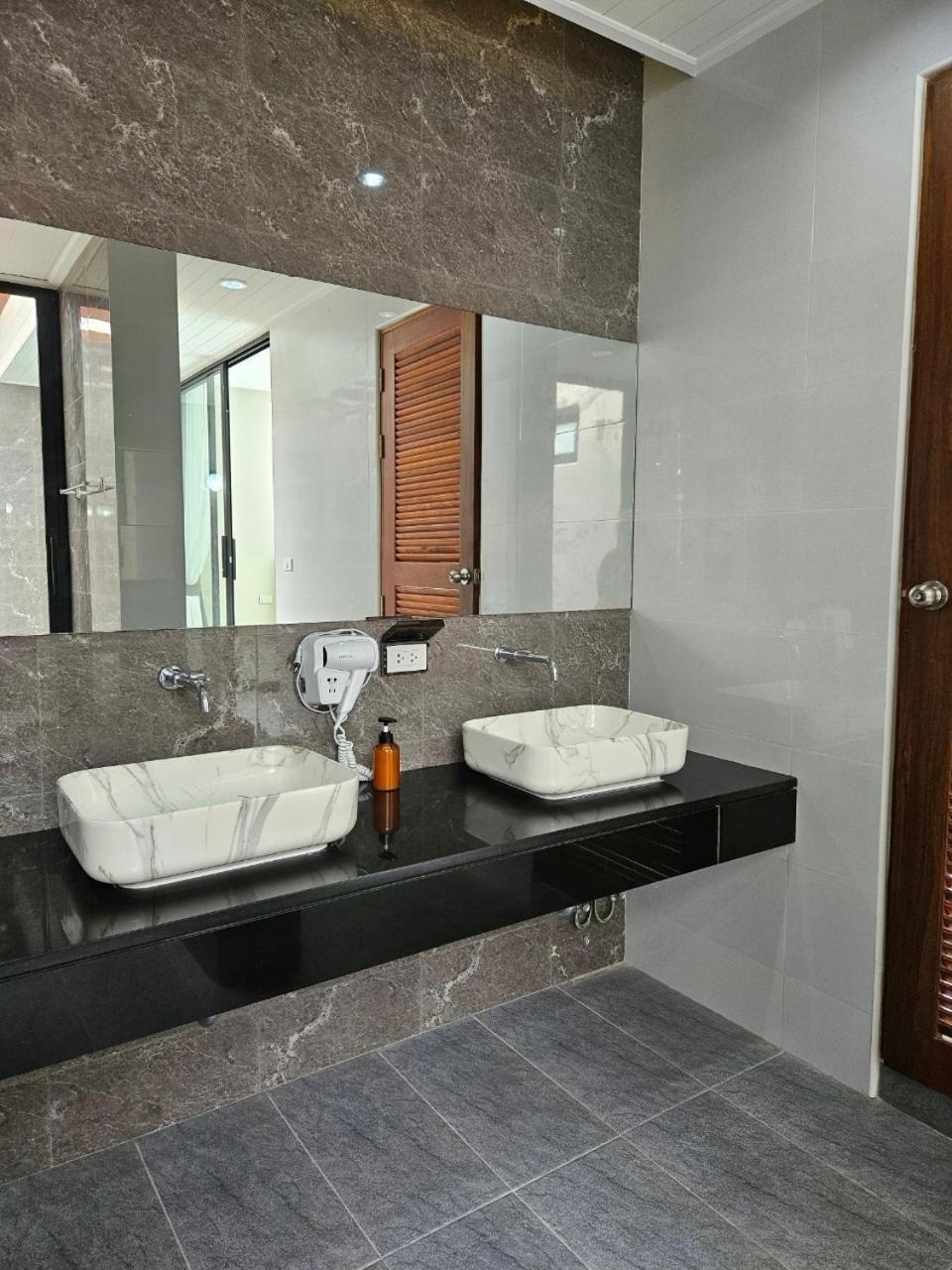 Baan First Pool Villa Ban Ko Khwan