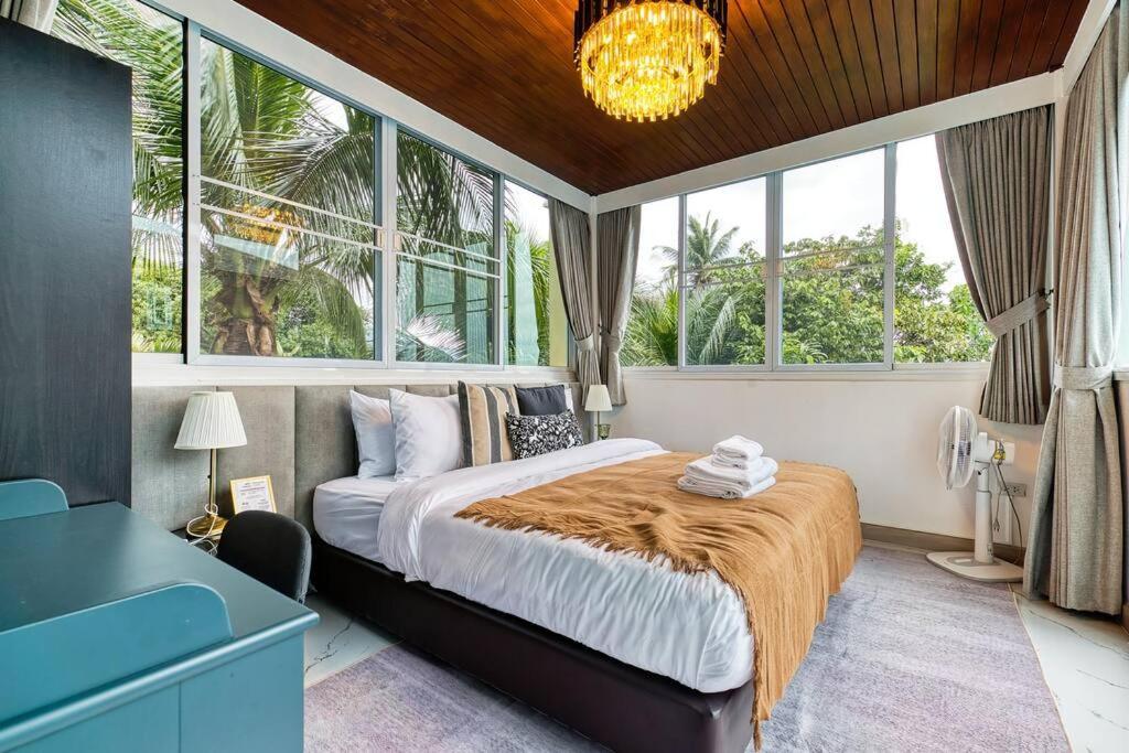 Holiday home New 8 Bedroom Seaview Gym Pool