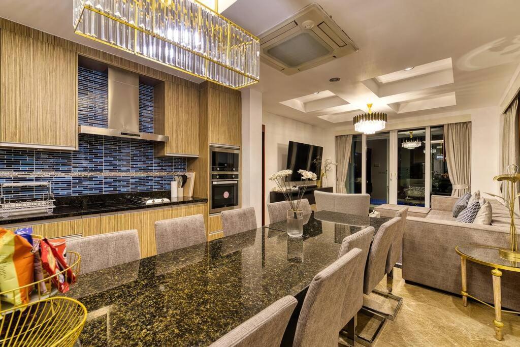 Holiday home New 8 Bedroom Seaview Gym Pool