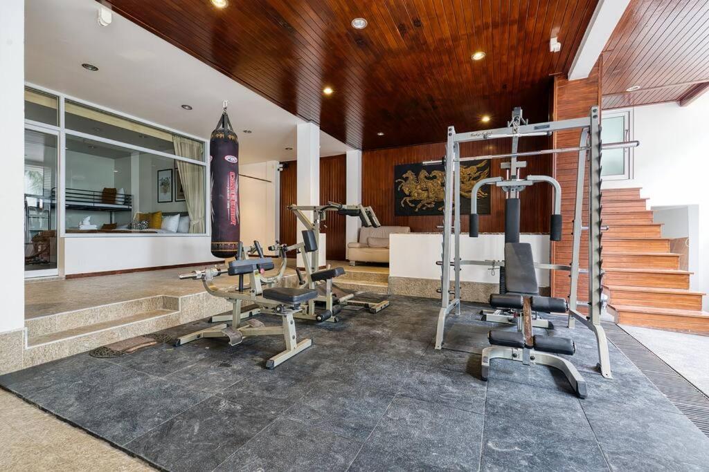 New 8 Bedroom Seaview Gym Pool *