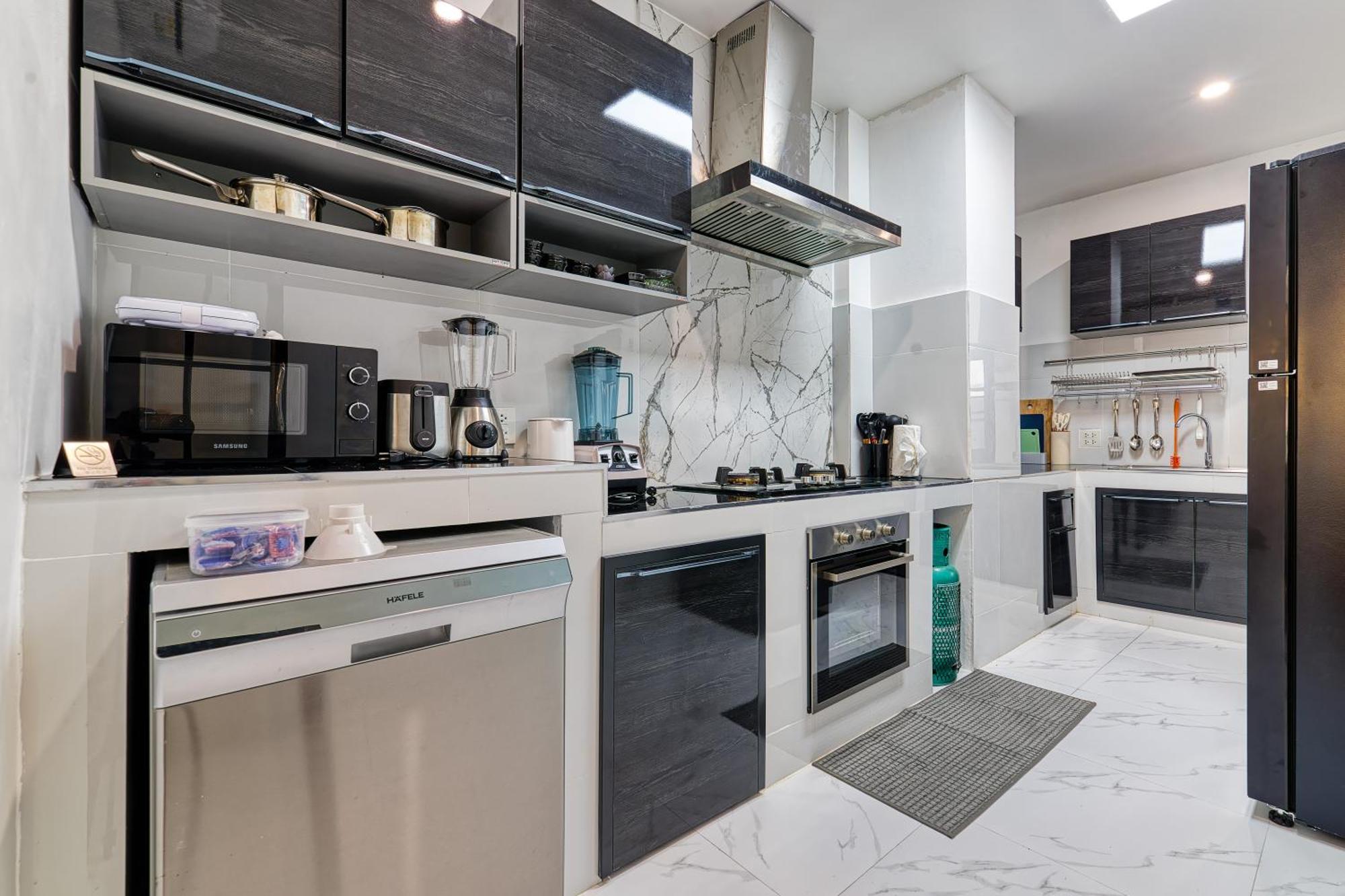 Shalom House 3 Bedroom, Near Chabad And Holiday home