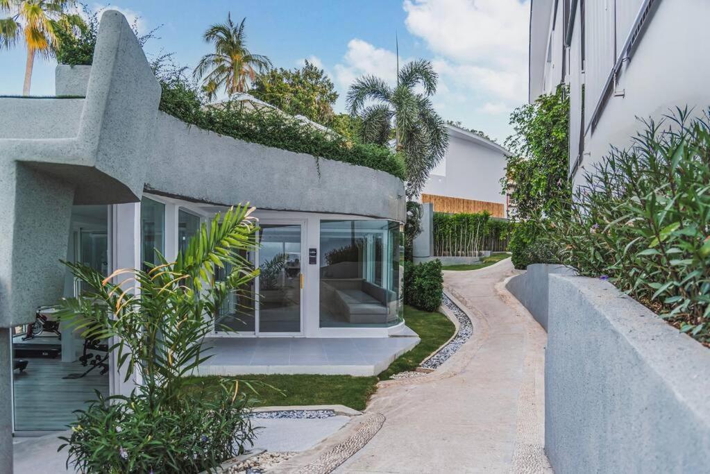 Beachfront Luxury 32