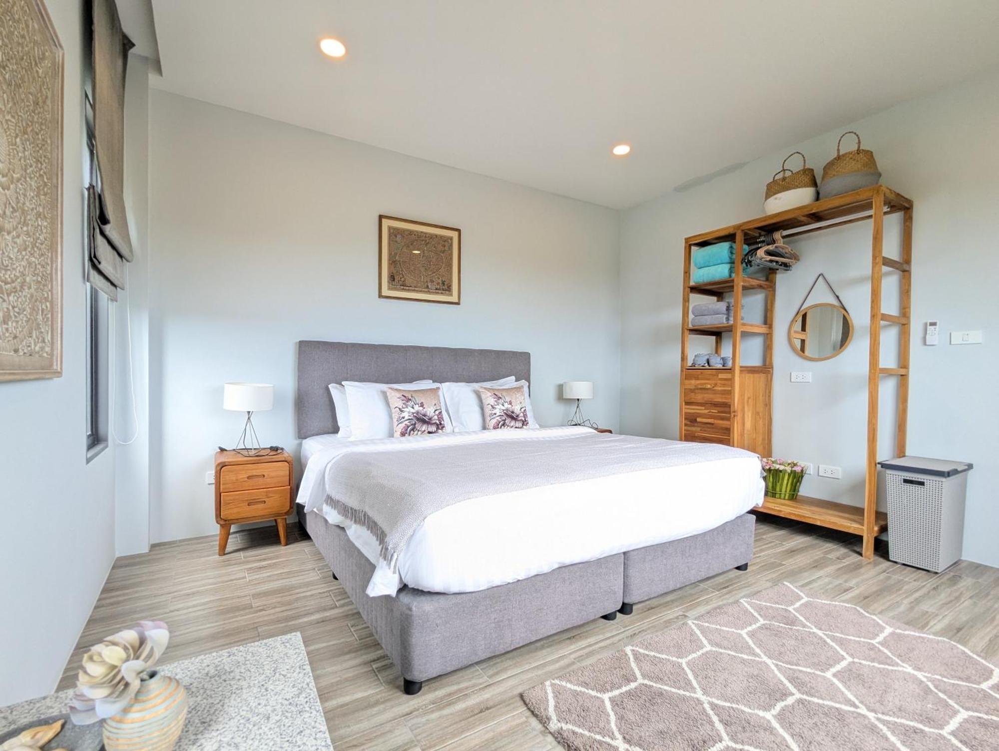 Maenam Hills Apartment