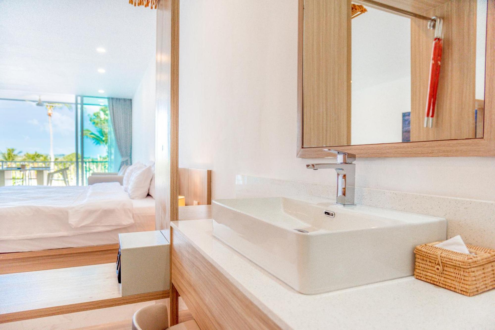 Beachfront Luxury 32 Apartment
