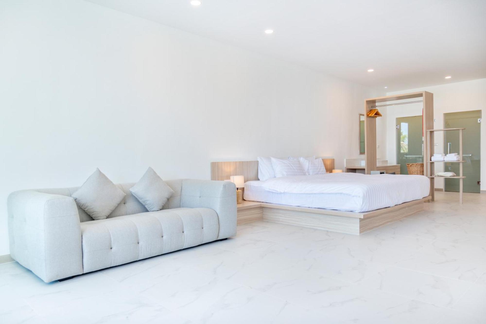 Beachfront Luxury 32 Apartment