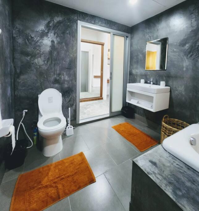 Stylish Sea-view Apartment