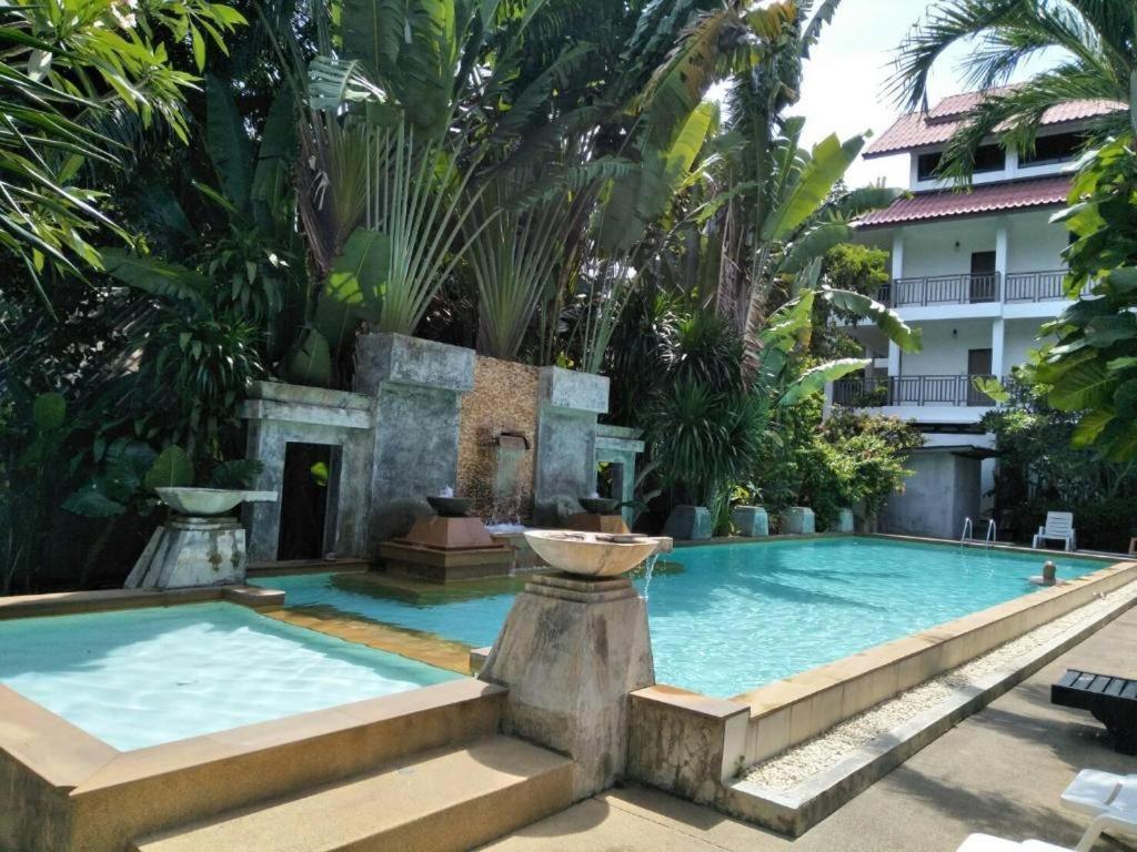 Holiday Park Hotel 3*