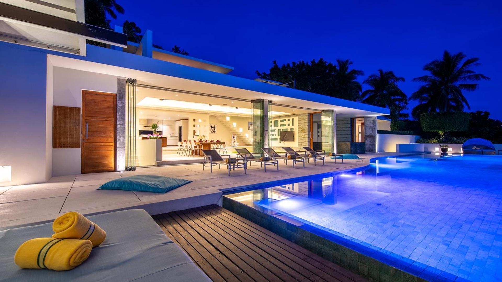 Splash: Contemporary Tropical Five Star