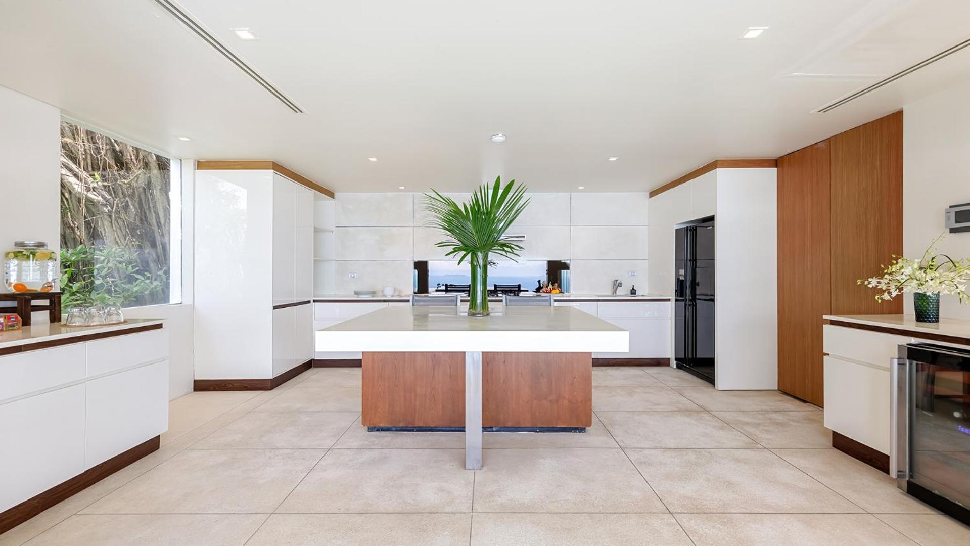 Splash: Contemporary Tropical Five Star