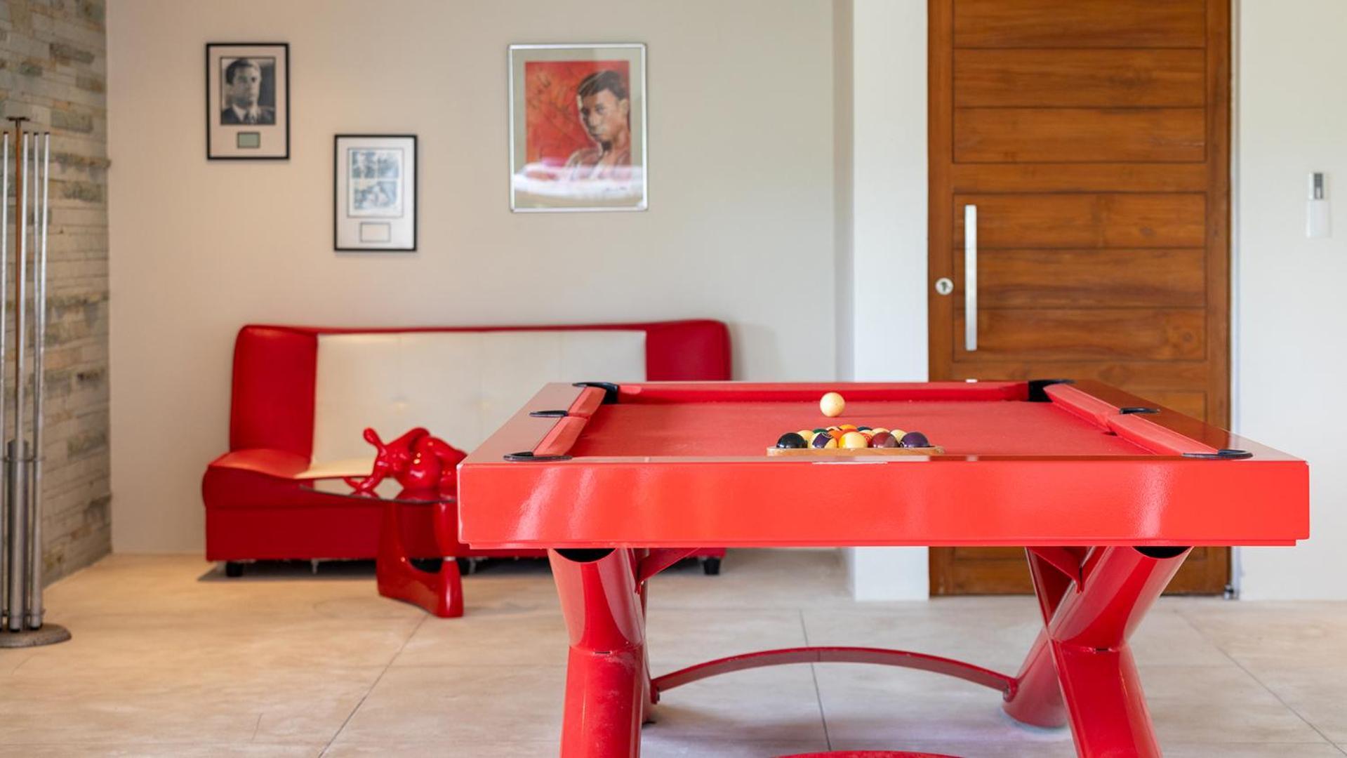Splash: Contemporary Tropical Five Star