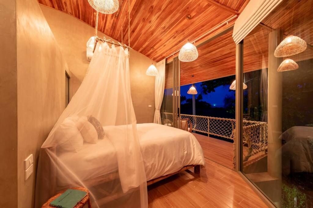 Carbana Lodge, 2 Bedrooms - Eco Lodge, Villa *