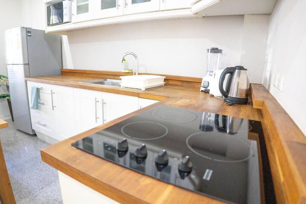 Spectacular 95sqm Sea View, Gym And Pool Facilities Apartment *