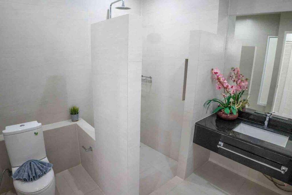 Apartment Spectacular 95sqm Sea View, Gym And Pool Facilities Amphoe Koksamui