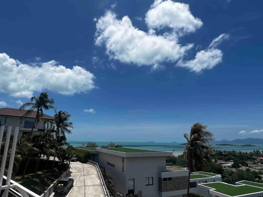 Spectacular 95sqm Sea View, Gym And Pool Facilities Apartment *