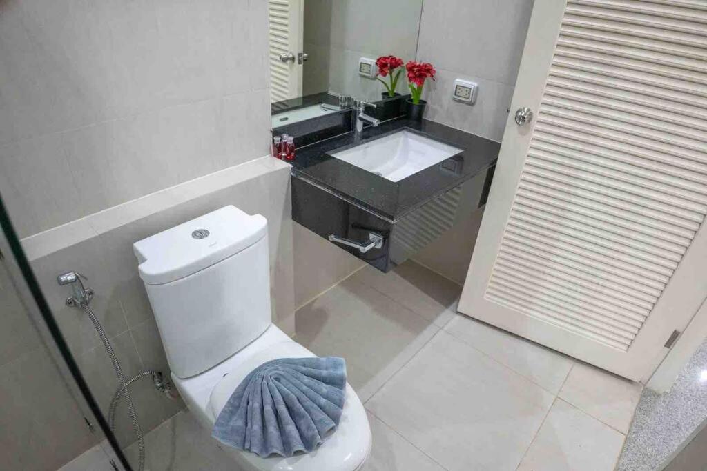 Spectacular 95sqm Sea View, Gym And Pool Facilities Apartment Amphoe Koksamui