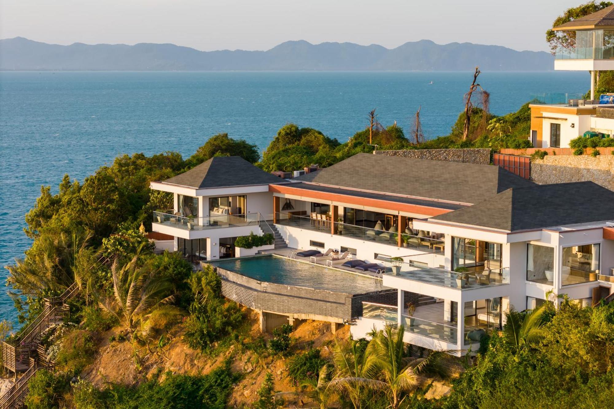 Villa Agara-5 Bedroom Cliffside Ocean Front *
