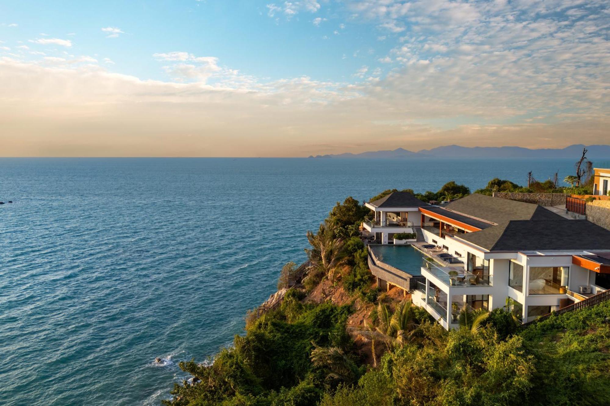 Villa Agara-5 Bedroom Cliffside Ocean Front Koh Samui