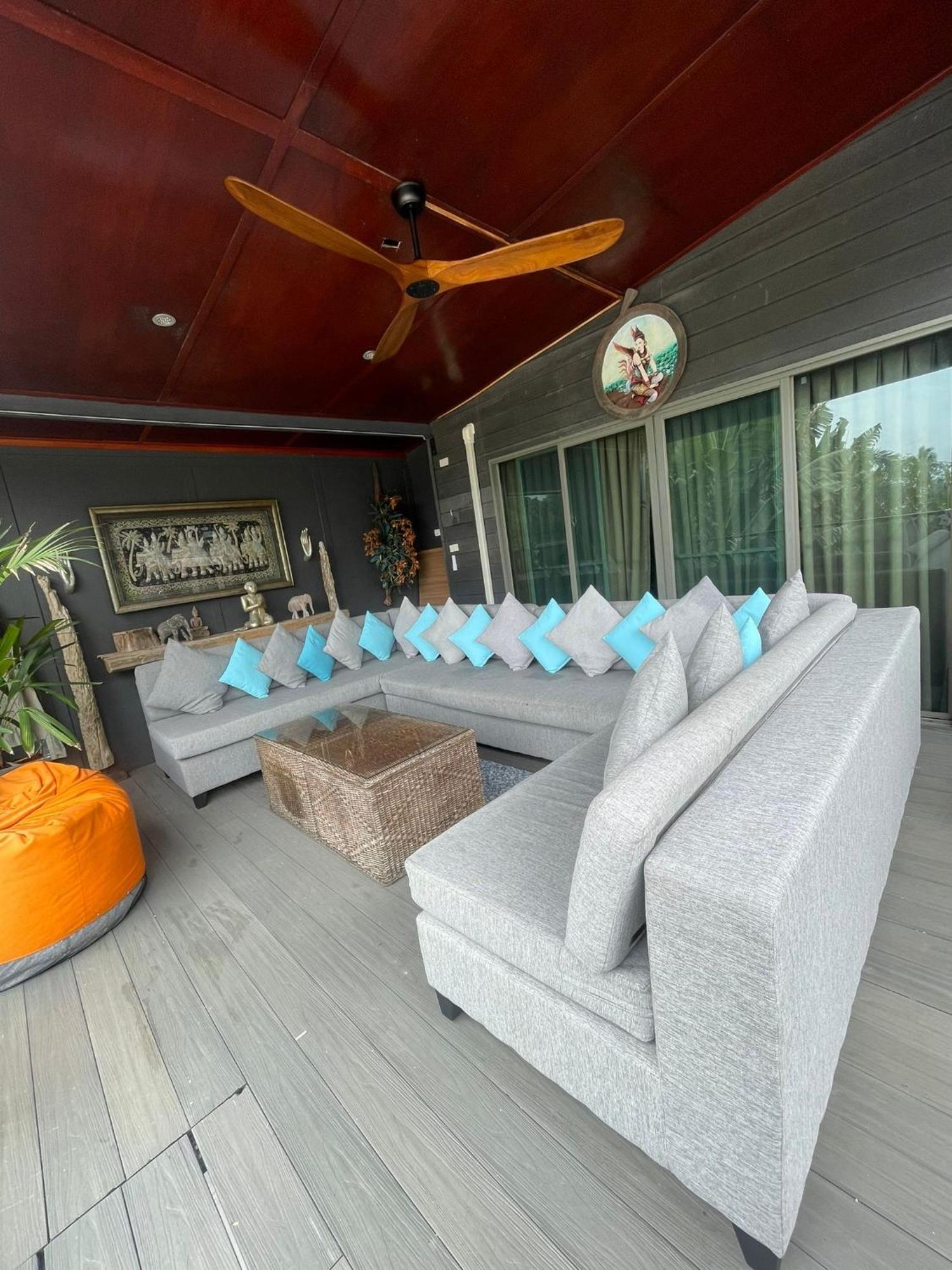 Stunning With Ocean Views And Free Car *