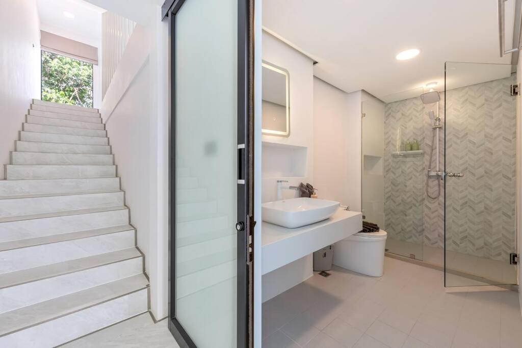 Unique Townhouse Pool Slide Access *
