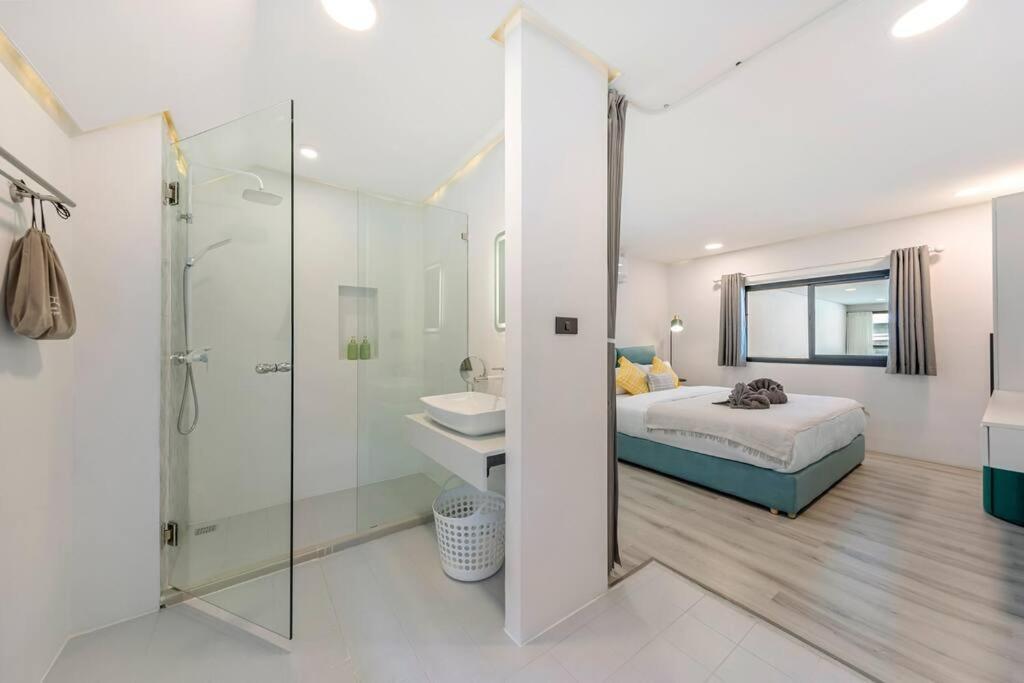Holiday home Unique Townhouse Pool Slide Access
