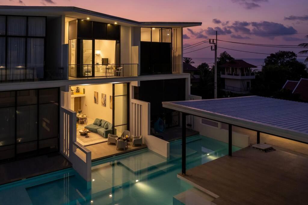 Unique Townhouse Pool Slide Access *