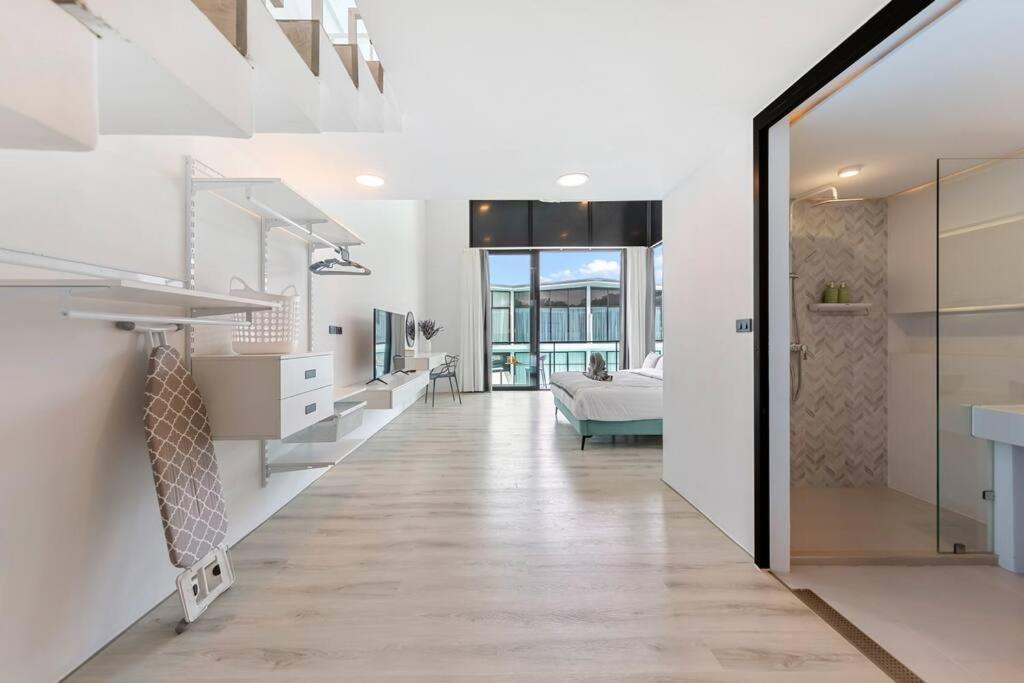 Unique Townhouse Pool Slide Access Holiday home
