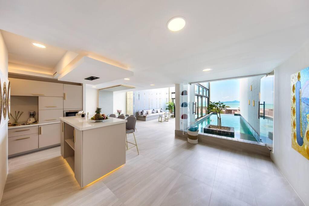 Massive 4 Bedroom With Cinema And Gym Holiday home